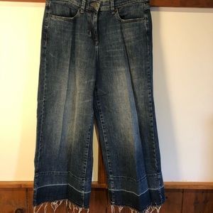 Wide leg natural hem jean